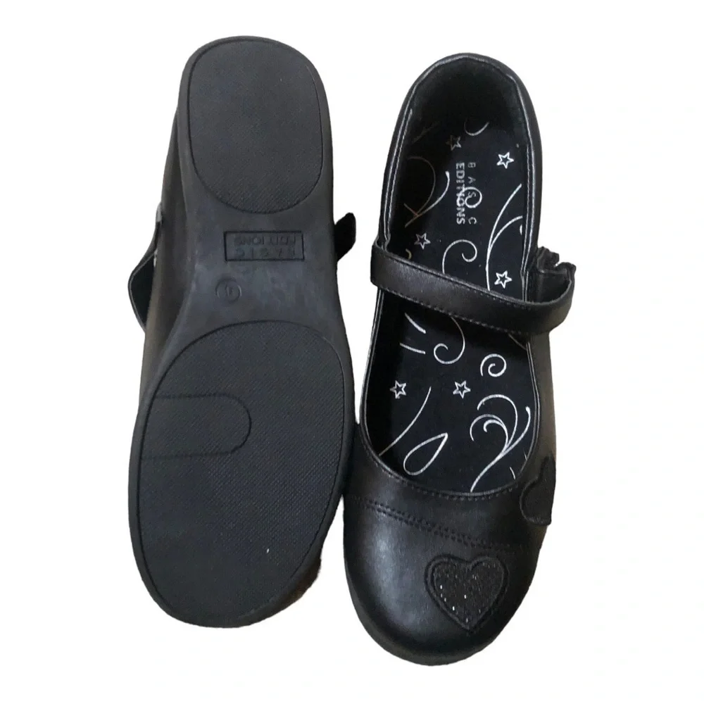Beautiful Big Girl flat Black Size 4 in Excellent Used